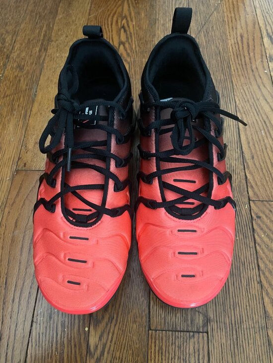 Nike Men’s Black and Red VaporMax Plus Sneakers main image 5